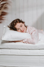 Lade das Bild in den Galerie-Viewer, 3-Kammer Kopfkissen Entendaune 80x80 cm - stützend & kuschelweich