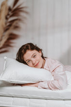 Lade das Bild in den Galerie-Viewer, Schönheitskur für schöne Haut & Haare – Das perfekte Seiden-Kissen für strahlende Schönheit