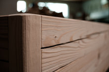 Lade das Bild in den Galerie-Viewer, Massivholzbett ZIRBE