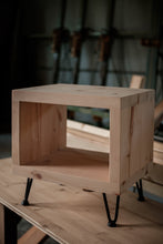 Lade das Bild in den Galerie-Viewer, Massivholzbett ZIRBE