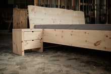 Lade das Bild in den Galerie-Viewer, Massivholzbett ZIRBE