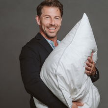 Lade das Bild in den Galerie-Viewer, Kuscheliges Kissen mit Daunen von der Gans 3 Kammer System 80x80 cm