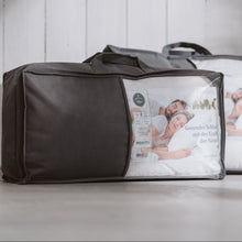 Lade das Bild in den Galerie-Viewer, Das Produkt wird in einer hochwertigen Tasche verpackt. Ideal zum Aufbewaren von Bettwaren und Kleidung.
