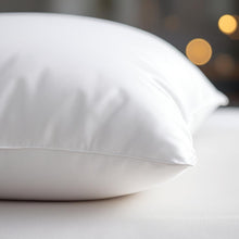 Lade das Bild in den Galerie-Viewer, Luxus Daunen Kopfkissen 80x80 cm – weich, kuschelig &amp; Made in Germany
