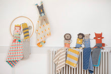 Lade das Bild in den Galerie-Viewer, Kinder Kuscheldecke Affe Decke in Puppe Geschenkidee
