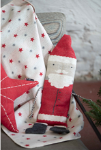 Lade das Bild in den Galerie-Viewer, Kinder Kuscheldecke Weihnachtsmann Decke in Puppe Geschenkidee
